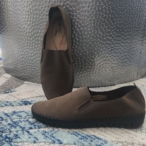 New- Easy Street Dark Brown Rasy Street Slip-On Loafers Size 7